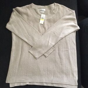 Van Heusen Women’s pullover sweater in tan. Medium